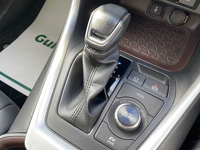 トヨタ ＲＡＶ４ ハイブリッドG 岩手県 2021(令3)年 4.8万km ホワイトパールクリスタルシャイン 純正ディスプレイオーディオ(ラジオ/USB/BT/Miracast)/パノラミックビューモニター/フルセグテレビ/前席シートヒーター/D席パワーシート(メモリー機能付き)/レザーシート(合皮)/ハンドルヒーター/パワーバックドア/AC100V電源/ビルトインETC(2.0)/プリクラッシュセーフティ/レーントレーシングアシスト/レーダークルーズコントロール/オートマチックハイビーム/ブラインドスポットモニター/リアクロストラフィックアラート/コーナーセンサー/前後ドライブレコーダー/LEDヘッドライト/フォグランプ/純正18inアルミホイール/純正フロアマット/スマートキー/ステアリングスイッチ/電動格納ミラー/ウィンカーミラー/ドアバイザー/取説＆保証書