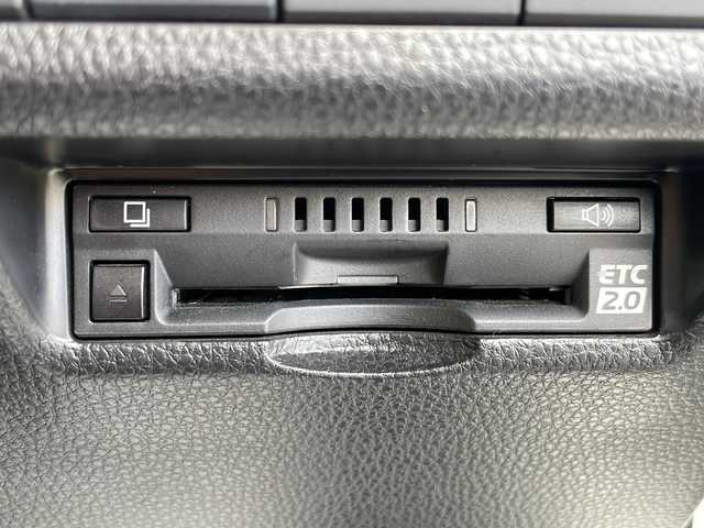 トヨタ ＲＡＶ４ ハイブリッドG 岩手県 2021(令3)年 4.8万km ホワイトパールクリスタルシャイン 純正ディスプレイオーディオ(ラジオ/USB/BT/Miracast)/パノラミックビューモニター/フルセグテレビ/前席シートヒーター/D席パワーシート(メモリー機能付き)/レザーシート(合皮)/ハンドルヒーター/パワーバックドア/AC100V電源/ビルトインETC(2.0)/プリクラッシュセーフティ/レーントレーシングアシスト/レーダークルーズコントロール/オートマチックハイビーム/ブラインドスポットモニター/リアクロストラフィックアラート/コーナーセンサー/前後ドライブレコーダー/LEDヘッドライト/フォグランプ/純正18inアルミホイール/純正フロアマット/スマートキー/ステアリングスイッチ/電動格納ミラー/ウィンカーミラー/ドアバイザー/取説＆保証書