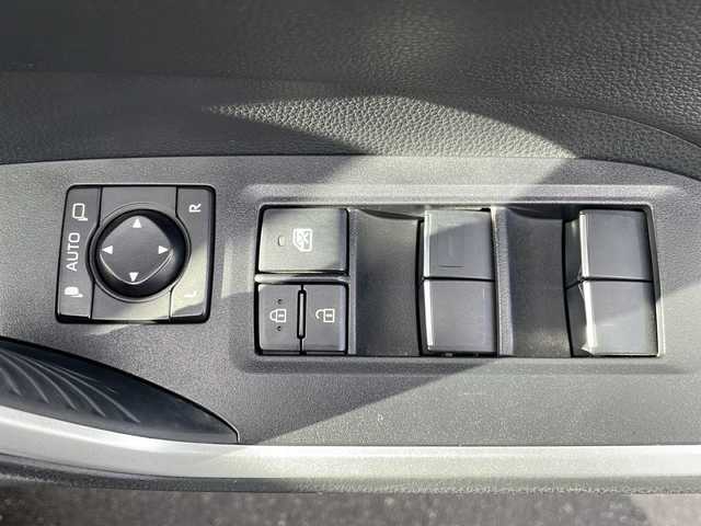 トヨタ ＲＡＶ４ ハイブリッドG 岩手県 2021(令3)年 4.8万km ホワイトパールクリスタルシャイン 純正ディスプレイオーディオ(ラジオ/USB/BT/Miracast)/パノラミックビューモニター/フルセグテレビ/前席シートヒーター/D席パワーシート(メモリー機能付き)/レザーシート(合皮)/ハンドルヒーター/パワーバックドア/AC100V電源/ビルトインETC(2.0)/プリクラッシュセーフティ/レーントレーシングアシスト/レーダークルーズコントロール/オートマチックハイビーム/ブラインドスポットモニター/リアクロストラフィックアラート/コーナーセンサー/前後ドライブレコーダー/LEDヘッドライト/フォグランプ/純正18inアルミホイール/純正フロアマット/スマートキー/ステアリングスイッチ/電動格納ミラー/ウィンカーミラー/ドアバイザー/取説＆保証書