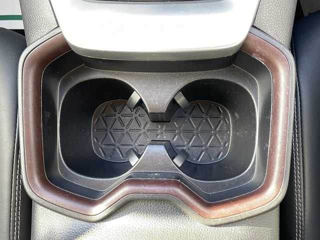 トヨタ ＲＡＶ４ ハイブリッドG 岩手県 2021(令3)年 4.8万km ホワイトパールクリスタルシャイン 純正ディスプレイオーディオ(ラジオ/USB/BT/Miracast)/パノラミックビューモニター/フルセグテレビ/前席シートヒーター/D席パワーシート(メモリー機能付き)/レザーシート(合皮)/ハンドルヒーター/パワーバックドア/AC100V電源/ビルトインETC(2.0)/プリクラッシュセーフティ/レーントレーシングアシスト/レーダークルーズコントロール/オートマチックハイビーム/ブラインドスポットモニター/リアクロストラフィックアラート/コーナーセンサー/前後ドライブレコーダー/LEDヘッドライト/フォグランプ/純正18inアルミホイール/純正フロアマット/スマートキー/ステアリングスイッチ/電動格納ミラー/ウィンカーミラー/ドアバイザー/取説＆保証書