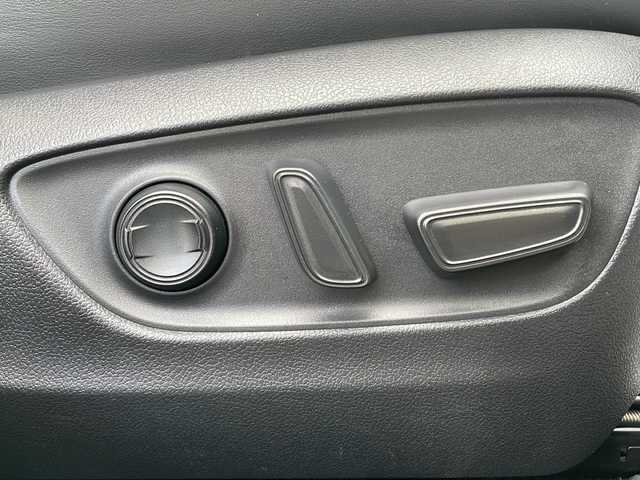 トヨタ ＲＡＶ４ ハイブリッドG 岩手県 2021(令3)年 4.8万km ホワイトパールクリスタルシャイン 純正ディスプレイオーディオ(ラジオ/USB/BT/Miracast)/パノラミックビューモニター/フルセグテレビ/前席シートヒーター/D席パワーシート(メモリー機能付き)/レザーシート(合皮)/ハンドルヒーター/パワーバックドア/AC100V電源/ビルトインETC(2.0)/プリクラッシュセーフティ/レーントレーシングアシスト/レーダークルーズコントロール/オートマチックハイビーム/ブラインドスポットモニター/リアクロストラフィックアラート/コーナーセンサー/前後ドライブレコーダー/LEDヘッドライト/フォグランプ/純正18inアルミホイール/純正フロアマット/スマートキー/ステアリングスイッチ/電動格納ミラー/ウィンカーミラー/ドアバイザー/取説＆保証書