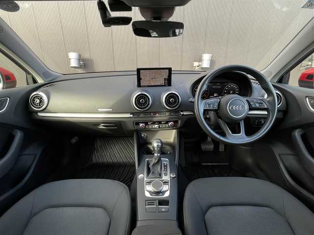 アウディ Ａ３ スポーツバック30TFSI 長野県 2019(平31)年 5.2万km ブリリアントレッド 法人ワンオーナー/　マトリクスＬＥＤ/　ＡＣＣ/　サイドアシスト/　レーンキープ/　バーチャルコックピット/　ＭＭＩナビ/　地デジＴＶ/　バックカメラ　プッシュスタート/　スマートキー/　前後ドライブレコーダー/　アドバンストキー/　パークエイド/　アイドリングストップ/　保証書・取説・スペアキー