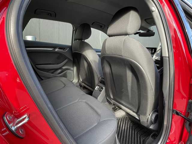 アウディ Ａ３ スポーツバック30TFSI 長野県 2019(平31)年 5.2万km ブリリアントレッド 法人ワンオーナー/　マトリクスＬＥＤ/　ＡＣＣ/　サイドアシスト/　レーンキープ/　バーチャルコックピット/　ＭＭＩナビ/　地デジＴＶ/　バックカメラ　プッシュスタート/　スマートキー/　前後ドライブレコーダー/　アドバンストキー/　パークエイド/　アイドリングストップ/　保証書・取説・スペアキー