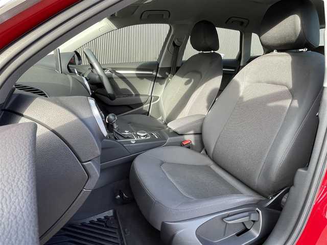 アウディ Ａ３ スポーツバック30TFSI 長野県 2019(平31)年 5.2万km ブリリアントレッド 法人ワンオーナー/　マトリクスＬＥＤ/　ＡＣＣ/　サイドアシスト/　レーンキープ/　バーチャルコックピット/　ＭＭＩナビ/　地デジＴＶ/　バックカメラ　プッシュスタート/　スマートキー/　前後ドライブレコーダー/　アドバンストキー/　パークエイド/　アイドリングストップ/　保証書・取説・スペアキー