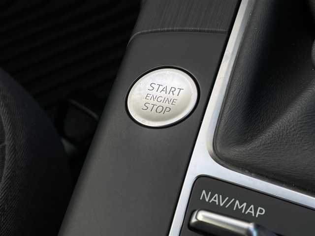 アウディ Ａ３ スポーツバック30TFSI 長野県 2019(平31)年 5.2万km ブリリアントレッド 法人ワンオーナー/　マトリクスＬＥＤ/　ＡＣＣ/　サイドアシスト/　レーンキープ/　バーチャルコックピット/　ＭＭＩナビ/　地デジＴＶ/　バックカメラ　プッシュスタート/　スマートキー/　前後ドライブレコーダー/　アドバンストキー/　パークエイド/　アイドリングストップ/　保証書・取説・スペアキー