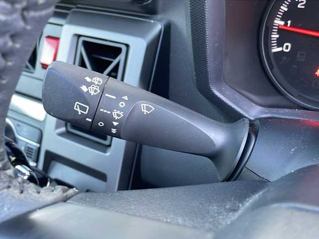 ダイハツ タフト G クロムベンチャー 富山県 2022(令4)年 2.7万km コンパーノレッド 禁煙車/ガラスルーフ/社外ＳＤナビ/フルセグ/バックカメラ/ＣＤ・ＤＶＤ・ＢＴ/アイドリングストップ/純正AW/純正フロアマット/シートヒーター/ドライブレコーダー/ETC/スマートキー/盗難防止装置