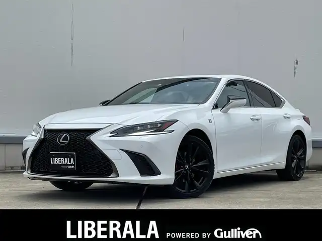 レクサス ＥＳ 300h Fスポーツ 東京都 2022(令4)年 1.3万km ホワイトノーヴァガラスフレーク オレンジキャリパー/サンルーフ/三眼ＬＥＤヘッドライト/本革シート/メモリ付きパワーシート/シートヒーター/シートベンチレーション/ステアリングヒーター/・オートマチックハイビーム［AHB］/Apple Car Play/Lexus Safety System ＋/・レーンディパーチャーアラート［LDA］/・レーントレーシングアシスト［LTA］/・レーンチェンジアシスト［LCA］/・ロードサインアシスト［RSA］