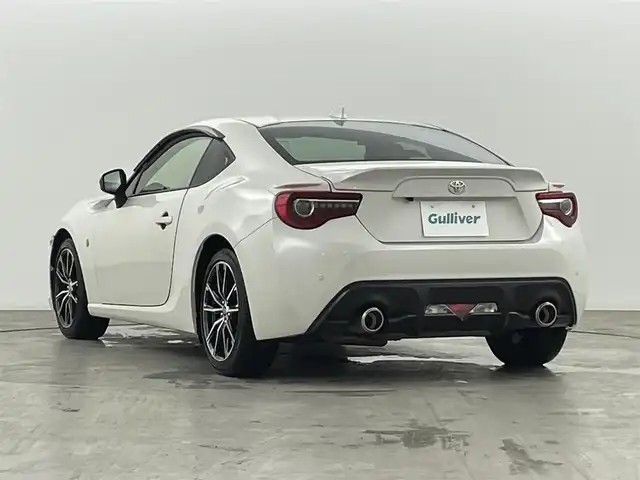 トヨタ ８６ GT 福島県 2018(平30)年 5.5万km クリスタルホワイトパール 純正ナビ/・型番:NSZT-W66T/・フルセグTV/Bluetooth/CD/DVD/・バックカメラ/・ETC/・ドライブレコーダー/クルーズコントロール/コーナーセンサー/リアスポイラー/革巻きステアリング/・ステアリングリモコン/・パドルシフト/プッシュスタート/・スマート/・スペアキー/LEDヘッドライト/・オートライト/・フォグライト/純正フロアマット/ドアバイザー