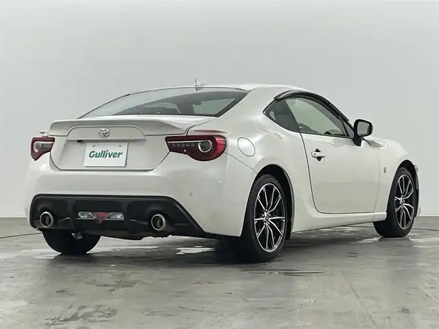 トヨタ ８６ GT 福島県 2018(平30)年 5.5万km クリスタルホワイトパール 純正ナビ/・型番:NSZT-W66T/・フルセグTV/Bluetooth/CD/DVD/・バックカメラ/・ETC/・ドライブレコーダー/クルーズコントロール/コーナーセンサー/リアスポイラー/革巻きステアリング/・ステアリングリモコン/・パドルシフト/プッシュスタート/・スマート/・スペアキー/LEDヘッドライト/・オートライト/・フォグライト/純正フロアマット/ドアバイザー
