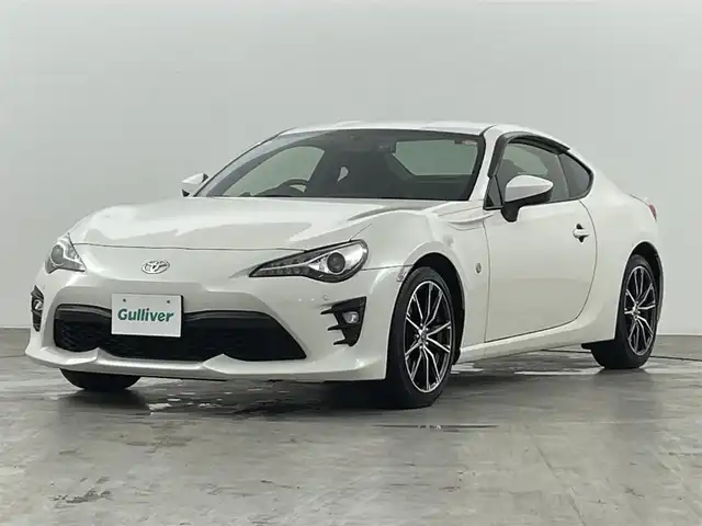 トヨタ ８６ GT 福島県 2018(平30)年 5.5万km クリスタルホワイトパール 純正ナビ/・型番:NSZT-W66T/・フルセグTV/Bluetooth/CD/DVD/・バックカメラ/・ETC/・ドライブレコーダー/クルーズコントロール/コーナーセンサー/リアスポイラー/革巻きステアリング/・ステアリングリモコン/・パドルシフト/プッシュスタート/・スマート/・スペアキー/LEDヘッドライト/・オートライト/・フォグライト/純正フロアマット/ドアバイザー