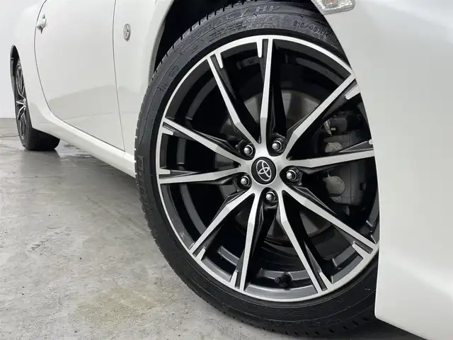 トヨタ ８６ GT 福島県 2018(平30)年 5.5万km クリスタルホワイトパール 純正ナビ/・型番:NSZT-W66T/・フルセグTV/Bluetooth/CD/DVD/・バックカメラ/・ETC/・ドライブレコーダー/クルーズコントロール/コーナーセンサー/リアスポイラー/革巻きステアリング/・ステアリングリモコン/・パドルシフト/プッシュスタート/・スマート/・スペアキー/LEDヘッドライト/・オートライト/・フォグライト/純正フロアマット/ドアバイザー