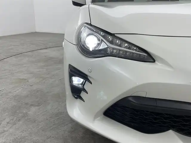 トヨタ ８６ GT 福島県 2018(平30)年 5.5万km クリスタルホワイトパール 純正ナビ/・型番:NSZT-W66T/・フルセグTV/Bluetooth/CD/DVD/・バックカメラ/・ETC/・ドライブレコーダー/クルーズコントロール/コーナーセンサー/リアスポイラー/革巻きステアリング/・ステアリングリモコン/・パドルシフト/プッシュスタート/・スマート/・スペアキー/LEDヘッドライト/・オートライト/・フォグライト/純正フロアマット/ドアバイザー