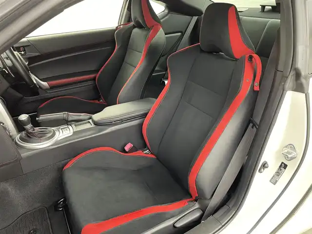 トヨタ ８６ GT 福島県 2018(平30)年 5.5万km クリスタルホワイトパール 純正ナビ/・型番:NSZT-W66T/・フルセグTV/Bluetooth/CD/DVD/・バックカメラ/・ETC/・ドライブレコーダー/クルーズコントロール/コーナーセンサー/リアスポイラー/革巻きステアリング/・ステアリングリモコン/・パドルシフト/プッシュスタート/・スマート/・スペアキー/LEDヘッドライト/・オートライト/・フォグライト/純正フロアマット/ドアバイザー