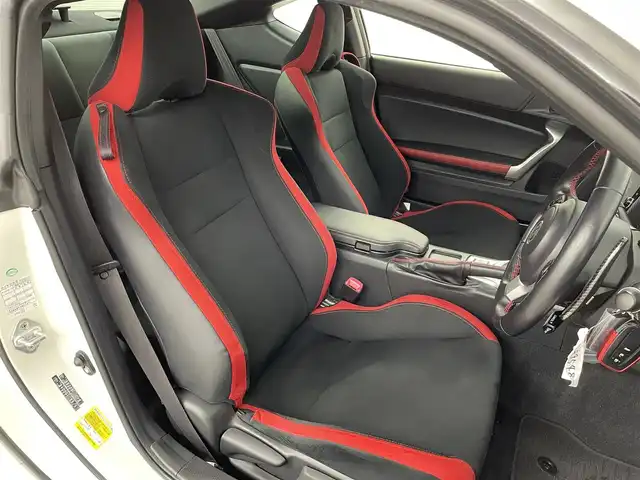 トヨタ ８６ GT 福島県 2018(平30)年 5.5万km クリスタルホワイトパール 純正ナビ/・型番:NSZT-W66T/・フルセグTV/Bluetooth/CD/DVD/・バックカメラ/・ETC/・ドライブレコーダー/クルーズコントロール/コーナーセンサー/リアスポイラー/革巻きステアリング/・ステアリングリモコン/・パドルシフト/プッシュスタート/・スマート/・スペアキー/LEDヘッドライト/・オートライト/・フォグライト/純正フロアマット/ドアバイザー