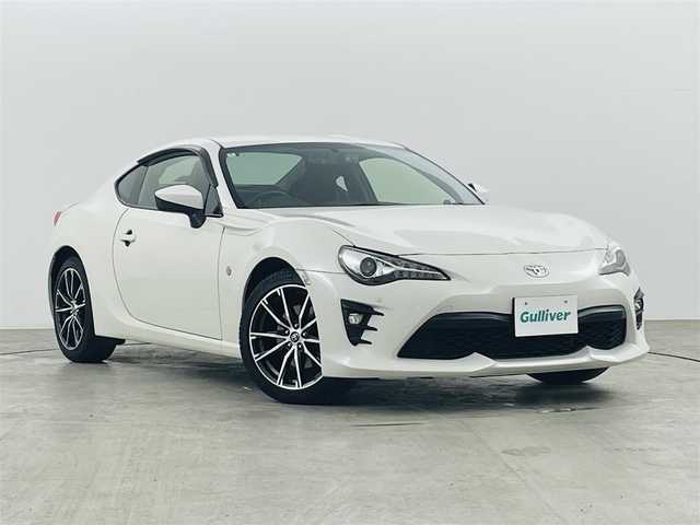 トヨタ ８６ GT 福島県 2018(平30)年 5.6万km クリスタルホワイトパール 純正ナビ/・型番:NSZT-W66T/・フルセグTV/Bluetooth/CD/DVD/・バックカメラ/・ETC/・ドライブレコーダー/クルーズコントロール/コーナーセンサー/リアスポイラー/革巻きステアリング/・ステアリングリモコン/・パドルシフト/プッシュスタート/・スマート/・スペアキー/LEDヘッドライト/・オートライト/・フォグライト/純正フロアマット/ドアバイザー