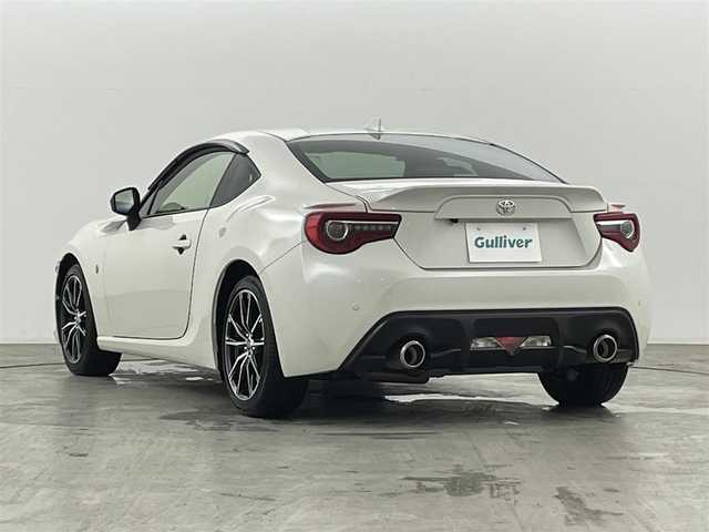 トヨタ ８６ GT 福島県 2018(平30)年 5.6万km クリスタルホワイトパール 純正ナビ/・型番:NSZT-W66T/・フルセグTV/Bluetooth/CD/DVD/・バックカメラ/・ETC/・ドライブレコーダー/クルーズコントロール/コーナーセンサー/リアスポイラー/革巻きステアリング/・ステアリングリモコン/・パドルシフト/プッシュスタート/・スマート/・スペアキー/LEDヘッドライト/・オートライト/・フォグライト/純正フロアマット/ドアバイザー