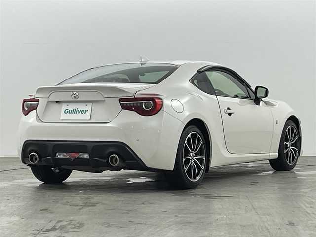トヨタ ８６ GT 福島県 2018(平30)年 5.6万km クリスタルホワイトパール 純正ナビ/・型番:NSZT-W66T/・フルセグTV/Bluetooth/CD/DVD/・バックカメラ/・ETC/・ドライブレコーダー/クルーズコントロール/コーナーセンサー/リアスポイラー/革巻きステアリング/・ステアリングリモコン/・パドルシフト/プッシュスタート/・スマート/・スペアキー/LEDヘッドライト/・オートライト/・フォグライト/純正フロアマット/ドアバイザー