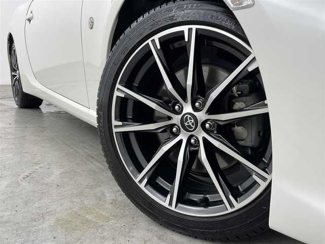 トヨタ ８６ GT 福島県 2018(平30)年 5.6万km クリスタルホワイトパール 純正ナビ/・型番:NSZT-W66T/・フルセグTV/Bluetooth/CD/DVD/・バックカメラ/・ETC/・ドライブレコーダー/クルーズコントロール/コーナーセンサー/リアスポイラー/革巻きステアリング/・ステアリングリモコン/・パドルシフト/プッシュスタート/・スマート/・スペアキー/LEDヘッドライト/・オートライト/・フォグライト/純正フロアマット/ドアバイザー