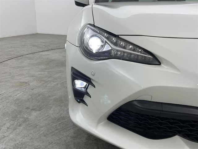 トヨタ ８６ GT 福島県 2018(平30)年 5.6万km クリスタルホワイトパール 純正ナビ/・型番:NSZT-W66T/・フルセグTV/Bluetooth/CD/DVD/・バックカメラ/・ETC/・ドライブレコーダー/クルーズコントロール/コーナーセンサー/リアスポイラー/革巻きステアリング/・ステアリングリモコン/・パドルシフト/プッシュスタート/・スマート/・スペアキー/LEDヘッドライト/・オートライト/・フォグライト/純正フロアマット/ドアバイザー
