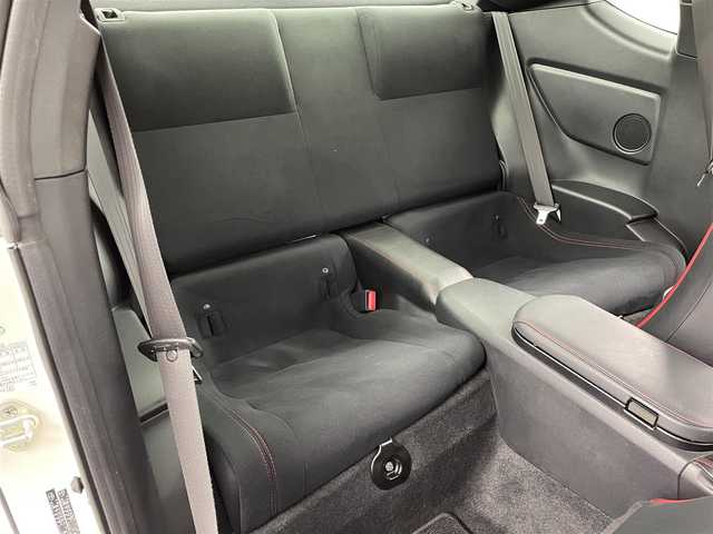 トヨタ ８６ GT 福島県 2018(平30)年 5.6万km クリスタルホワイトパール 純正ナビ/・型番:NSZT-W66T/・フルセグTV/Bluetooth/CD/DVD/・バックカメラ/・ETC/・ドライブレコーダー/クルーズコントロール/コーナーセンサー/リアスポイラー/革巻きステアリング/・ステアリングリモコン/・パドルシフト/プッシュスタート/・スマート/・スペアキー/LEDヘッドライト/・オートライト/・フォグライト/純正フロアマット/ドアバイザー