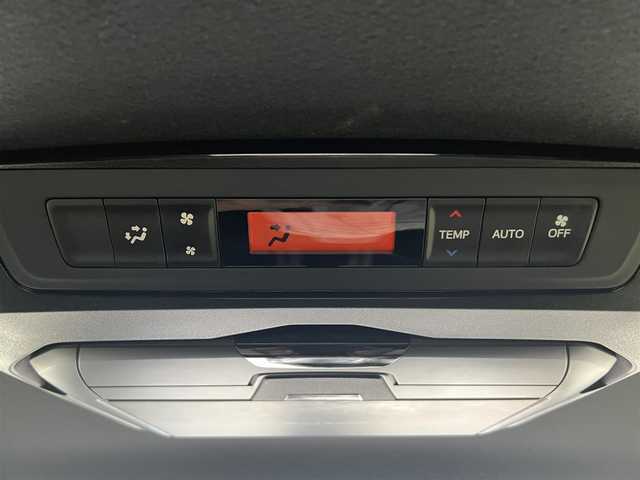 トヨタ ヴォクシー ZS 煌 滋賀県 2018(平30)年 6.6万km ブラック アルパイン社製10インチナビ/（AM/FM/CD/DVD/フルセグTV/Bluetooth/SD）/バックカメラ/ビルトインETC/両側パワースライドドア/アルパイン製フリップダウンモニター/クルーズコントロール/プリクラッシュセーフティ/レーントレーシングアシスト/横滑り防止装置/ステアリングスイッチ/オートハイビーム/プッシュスタート/スマートキー