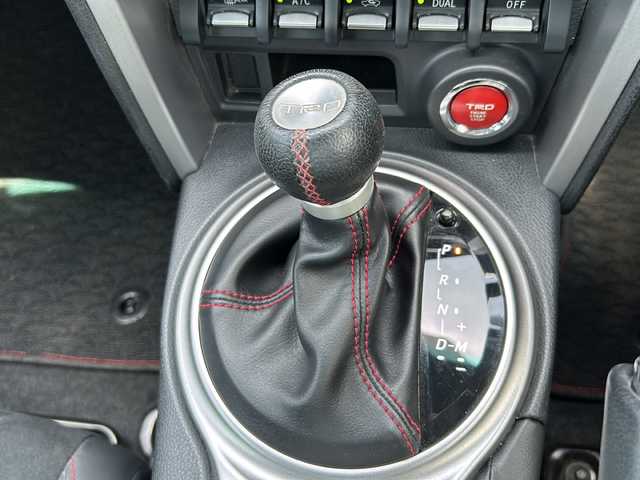 トヨタ ８６ GT リミテッド 三重県 2014(平26)年 3.3万km アイスシルバーメタリック TRDエアロ/GTウィング/225/40R18インチTRDアルミ/純正SDナビ/フルセグTV/【CD/DVD/SD/Bluetooth】/ETC/パドルシフト/ハーフレザーシート/D/N席シートヒーター/オートライト/HIDヘッドライト/プッシュスタート/スマートキー/純正フロアマット
