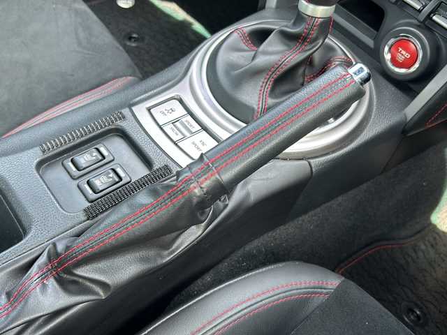 トヨタ ８６ GT リミテッド 三重県 2014(平26)年 3.3万km アイスシルバーメタリック TRDエアロ/GTウィング/225/40R18インチTRDアルミ/純正SDナビ/フルセグTV/【CD/DVD/SD/Bluetooth】/ETC/パドルシフト/ハーフレザーシート/D/N席シートヒーター/オートライト/HIDヘッドライト/プッシュスタート/スマートキー/純正フロアマット