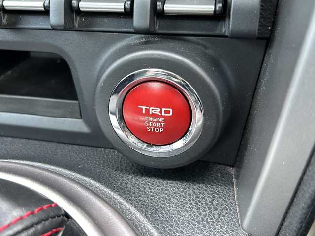 トヨタ ８６ GT リミテッド 三重県 2014(平26)年 3.3万km アイスシルバーメタリック TRDエアロ/GTウィング/225/40R18インチTRDアルミ/純正SDナビ/フルセグTV/【CD/DVD/SD/Bluetooth】/ETC/パドルシフト/ハーフレザーシート/D/N席シートヒーター/オートライト/HIDヘッドライト/プッシュスタート/スマートキー/純正フロアマット