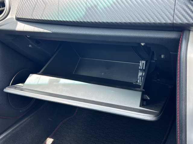 トヨタ ８６ GT リミテッド 三重県 2014(平26)年 3.3万km アイスシルバーメタリック TRDエアロ/GTウィング/225/40R18インチTRDアルミ/純正SDナビ/フルセグTV/【CD/DVD/SD/Bluetooth】/ETC/パドルシフト/ハーフレザーシート/D/N席シートヒーター/オートライト/HIDヘッドライト/プッシュスタート/スマートキー/純正フロアマット