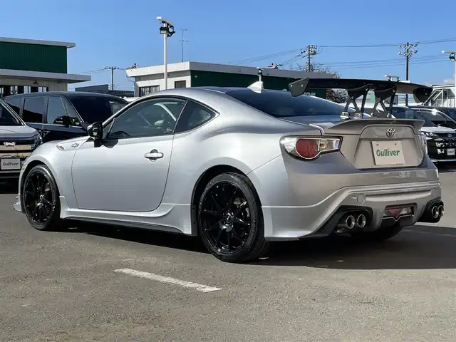 トヨタ ８６ GT リミテッド 東京都 2014(平26)年 3.3万km アイスシルバーメタリック TRDエアロ/GTウィング/225/40R18インチTRDアルミ/純正SDナビ/フルセグTV/【CD/DVD/SD/Bluetooth】/ETC/パドルシフト/ハーフレザーシート/D/N席シートヒーター/オートライト/HIDヘッドライト/プッシュスタート/スマートキー/純正フロアマット