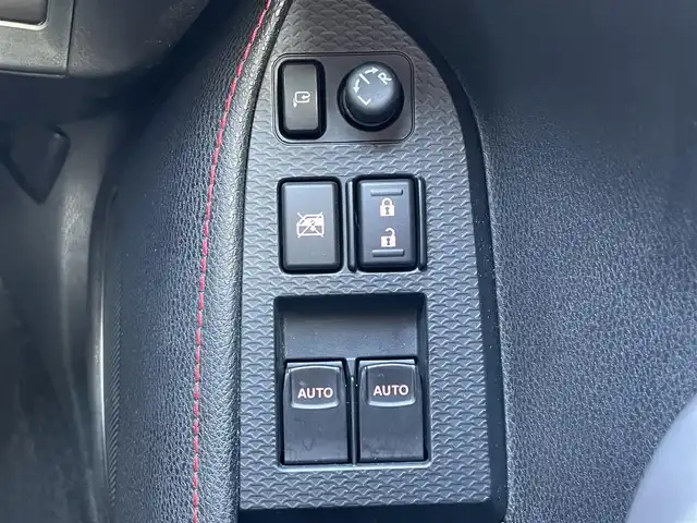 トヨタ ８６ GT リミテッド 東京都 2014(平26)年 3.3万km アイスシルバーメタリック TRDエアロ/GTウィング/225/40R18インチTRDアルミ/純正SDナビ/フルセグTV/【CD/DVD/SD/Bluetooth】/ETC/パドルシフト/ハーフレザーシート/D/N席シートヒーター/オートライト/HIDヘッドライト/プッシュスタート/スマートキー/純正フロアマット