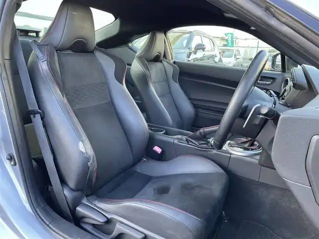 トヨタ ８６ GT リミテッド 東京都 2014(平26)年 3.3万km アイスシルバーメタリック TRDエアロ/GTウィング/225/40R18インチTRDアルミ/純正SDナビ/フルセグTV/【CD/DVD/SD/Bluetooth】/ETC/パドルシフト/ハーフレザーシート/D/N席シートヒーター/オートライト/HIDヘッドライト/プッシュスタート/スマートキー/純正フロアマット