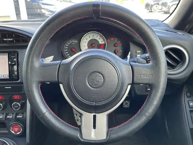 トヨタ ８６ GT リミテッド 東京都 2014(平26)年 3.3万km アイスシルバーメタリック TRDエアロ/GTウィング/225/40R18インチTRDアルミ/純正SDナビ/フルセグTV/【CD/DVD/SD/Bluetooth】/ETC/パドルシフト/ハーフレザーシート/D/N席シートヒーター/オートライト/HIDヘッドライト/プッシュスタート/スマートキー/純正フロアマット