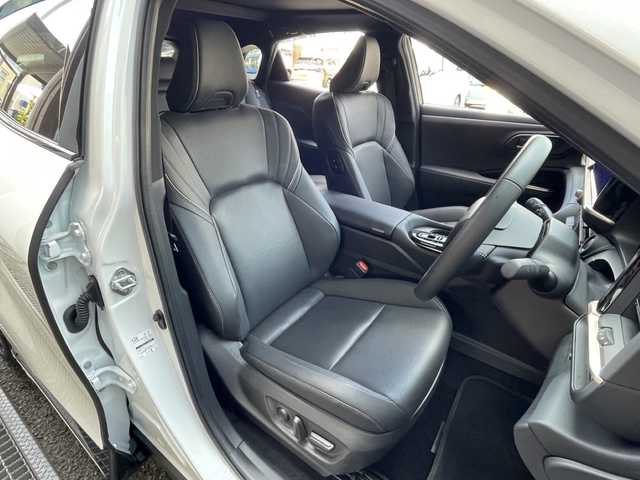 トヨタ クラウン スポーツ Z 福島県 2023(令5)年 1万km プレシャスホワイトパール 4WD/パワーバックドア/純正アルミホイール/モデリスタエアロ/LEDヘッドライト/オートライト/ディスプレイオーディオ（BT・フルセグTV）/純正サンルーフ/ETC2.0/シートエアコン・ヒーター（前席）/Wエアコン/コーナーセンサー/パワーシート（前席）/純正フロアマット