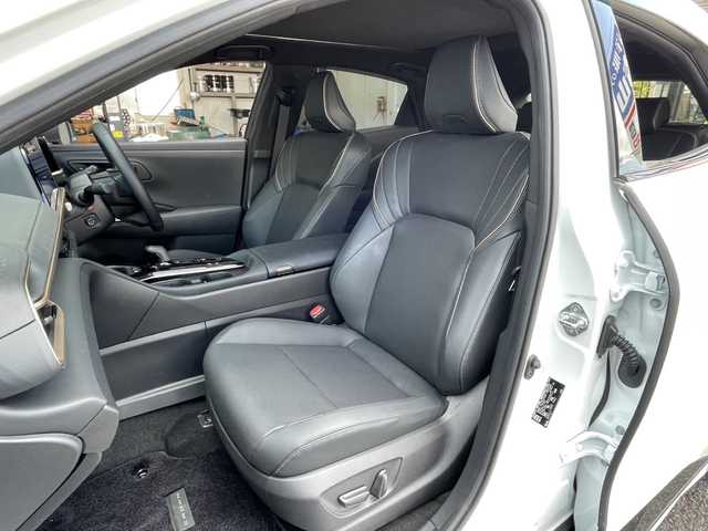 トヨタ クラウン スポーツ Z 福島県 2023(令5)年 1万km プレシャスホワイトパール 4WD/パワーバックドア/純正アルミホイール/モデリスタエアロ/LEDヘッドライト/オートライト/ディスプレイオーディオ（BT・フルセグTV）/純正サンルーフ/ETC2.0/シートエアコン・ヒーター（前席）/Wエアコン/コーナーセンサー/パワーシート（前席）/純正フロアマット