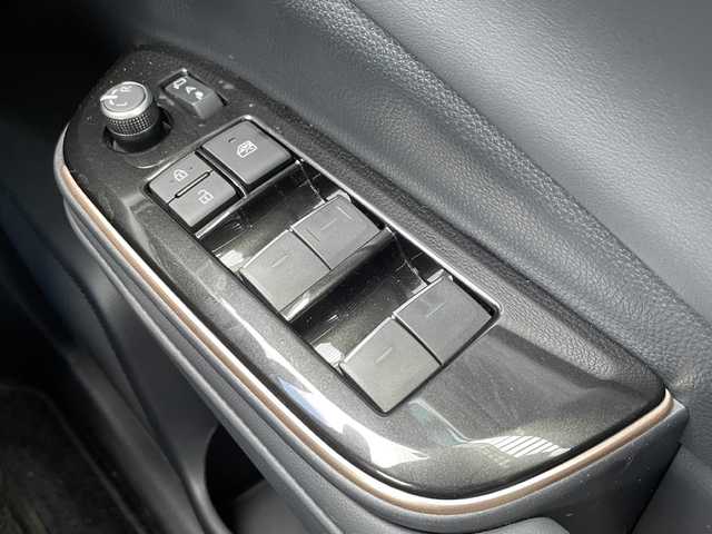 トヨタ クラウン スポーツ Z 福島県 2023(令5)年 1万km プレシャスホワイトパール 4WD/パワーバックドア/純正アルミホイール/モデリスタエアロ/LEDヘッドライト/オートライト/ディスプレイオーディオ（BT・フルセグTV）/純正サンルーフ/ETC2.0/シートエアコン・ヒーター（前席）/Wエアコン/コーナーセンサー/パワーシート（前席）/純正フロアマット