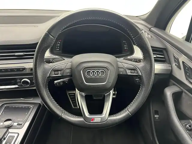 アウディ Ｑ７ 2.0TFSI クワトロ Sライン PKG 兵庫県 2018(平30)年 6.1万km 白 ４WD/純正HDDナビ/（フルセグ/CD/DVD/Bluetooth/SD）/バックカメラ/ビルトインETC2.0/社外前方ドラレコ/パワーバックドア/パドルシフト/レザーシート/シートヒーター/パワーシート/ルーフレール/純正20インチアルミホイール/LEDヘッドライト/純正マット/パーキングアシスト/コーナーセンサー/LKA/ACC/BSM/アイドリングストップ/スペアキー