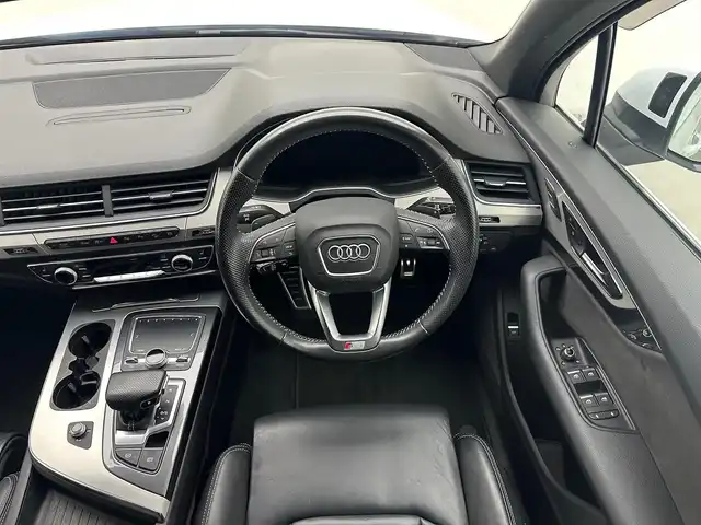 アウディ Ｑ７ 2.0TFSI クワトロ Sライン PKG 兵庫県 2018(平30)年 6.1万km 白 ４WD/純正HDDナビ/（フルセグ/CD/DVD/Bluetooth/SD）/バックカメラ/ビルトインETC2.0/社外前方ドラレコ/パワーバックドア/パドルシフト/レザーシート/シートヒーター/パワーシート/ルーフレール/純正20インチアルミホイール/LEDヘッドライト/純正マット/パーキングアシスト/コーナーセンサー/LKA/ACC/BSM/アイドリングストップ/スペアキー