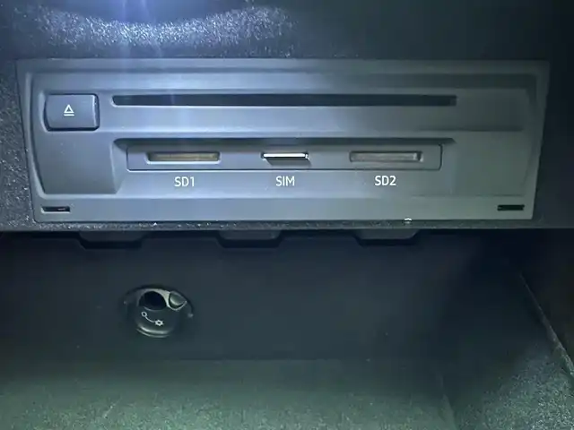 アウディ Ｑ７ 2.0TFSI クワトロ Sライン PKG 兵庫県 2018(平30)年 6.1万km 白 ４WD/純正HDDナビ/（フルセグ/CD/DVD/Bluetooth/SD）/バックカメラ/ビルトインETC2.0/社外前方ドラレコ/パワーバックドア/パドルシフト/レザーシート/シートヒーター/パワーシート/ルーフレール/純正20インチアルミホイール/LEDヘッドライト/純正マット/パーキングアシスト/コーナーセンサー/LKA/ACC/BSM/アイドリングストップ/スペアキー