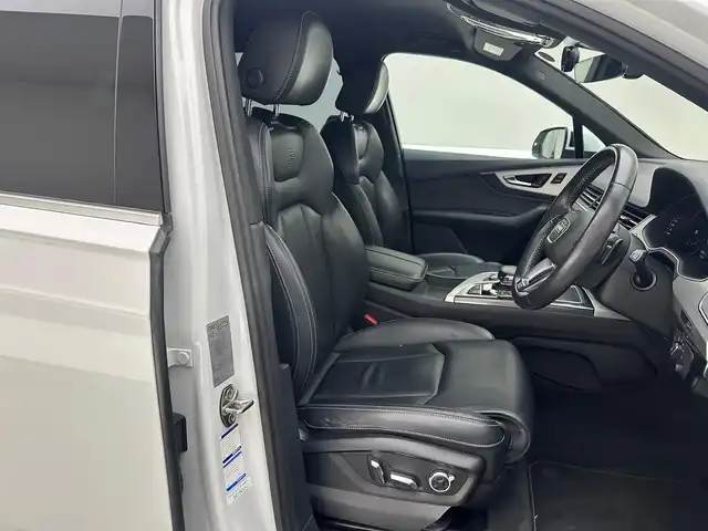 アウディ Ｑ７ 2.0TFSI クワトロ Sライン PKG 兵庫県 2018(平30)年 6.1万km 白 ４WD/純正HDDナビ/（フルセグ/CD/DVD/Bluetooth/SD）/バックカメラ/ビルトインETC2.0/社外前方ドラレコ/パワーバックドア/パドルシフト/レザーシート/シートヒーター/パワーシート/ルーフレール/純正20インチアルミホイール/LEDヘッドライト/純正マット/パーキングアシスト/コーナーセンサー/LKA/ACC/BSM/アイドリングストップ/スペアキー