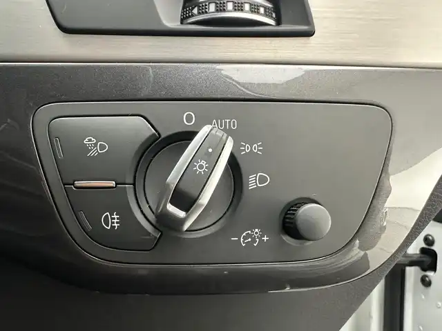 アウディ Ｑ７ 2.0TFSI クワトロ Sライン PKG 兵庫県 2018(平30)年 6.1万km 白 ４WD/純正HDDナビ/（フルセグ/CD/DVD/Bluetooth/SD）/バックカメラ/ビルトインETC2.0/社外前方ドラレコ/パワーバックドア/パドルシフト/レザーシート/シートヒーター/パワーシート/ルーフレール/純正20インチアルミホイール/LEDヘッドライト/純正マット/パーキングアシスト/コーナーセンサー/LKA/ACC/BSM/アイドリングストップ/スペアキー