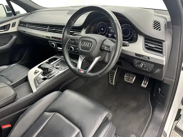 アウディ Ｑ７ 2.0TFSI クワトロ Sライン PKG 兵庫県 2018(平30)年 6.1万km 白 ４WD/純正HDDナビ/（フルセグ/CD/DVD/Bluetooth/SD）/バックカメラ/ビルトインETC2.0/社外前方ドラレコ/パワーバックドア/パドルシフト/レザーシート/シートヒーター/パワーシート/ルーフレール/純正20インチアルミホイール/LEDヘッドライト/純正マット/パーキングアシスト/コーナーセンサー/LKA/ACC/BSM/アイドリングストップ/スペアキー