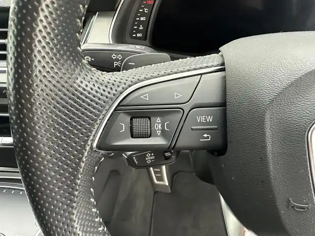 アウディ Ｑ７ 2.0TFSI クワトロ Sライン PKG 兵庫県 2018(平30)年 6.1万km 白 ４WD/純正HDDナビ/（フルセグ/CD/DVD/Bluetooth/SD）/バックカメラ/ビルトインETC2.0/社外前方ドラレコ/パワーバックドア/パドルシフト/レザーシート/シートヒーター/パワーシート/ルーフレール/純正20インチアルミホイール/LEDヘッドライト/純正マット/パーキングアシスト/コーナーセンサー/LKA/ACC/BSM/アイドリングストップ/スペアキー