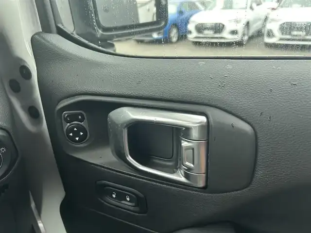 クライスラー・ジープ ジープ ラングラー アンリミテッド サハラ 滋賀県 2020(令2)年 4.9万km ブライトホワイト スマートキー/プッシュスタート/純正ナビ/TV/BT/バックカメラ/2.0ETC/純正18インチAW/衝突軽減システム/クリアランスソナー/アイドリングストップ/ブラインドスポットモニター/レーダークルーズコントロール/レザーシート/前席シートヒーター/AC100N電源/純正フロアマット