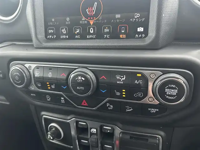 クライスラー・ジープ ジープ ラングラー アンリミテッド サハラ 滋賀県 2020(令2)年 4.9万km ブライトホワイト スマートキー/プッシュスタート/純正ナビ/TV/BT/バックカメラ/2.0ETC/純正18インチAW/衝突軽減システム/クリアランスソナー/アイドリングストップ/ブラインドスポットモニター/レーダークルーズコントロール/レザーシート/前席シートヒーター/AC100N電源/純正フロアマット