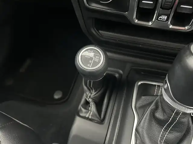 クライスラー・ジープ ジープ ラングラー アンリミテッド サハラ 滋賀県 2020(令2)年 4.9万km ブライトホワイト スマートキー/プッシュスタート/純正ナビ/TV/BT/バックカメラ/2.0ETC/純正18インチAW/衝突軽減システム/クリアランスソナー/アイドリングストップ/ブラインドスポットモニター/レーダークルーズコントロール/レザーシート/前席シートヒーター/AC100N電源/純正フロアマット