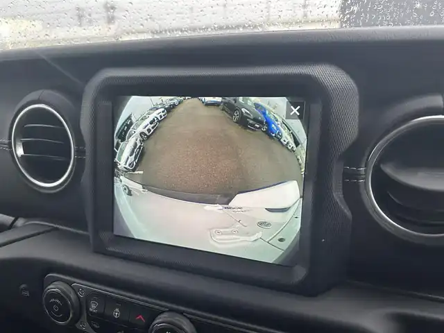 クライスラー・ジープ ジープ ラングラー アンリミテッド サハラ 滋賀県 2020(令2)年 4.9万km ブライトホワイト スマートキー/プッシュスタート/純正ナビ/TV/BT/バックカメラ/2.0ETC/純正18インチAW/衝突軽減システム/クリアランスソナー/アイドリングストップ/ブラインドスポットモニター/レーダークルーズコントロール/レザーシート/前席シートヒーター/AC100N電源/純正フロアマット