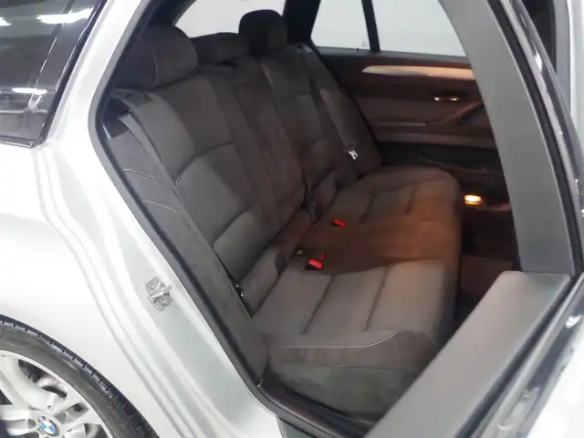 ＢＭＷ ５２３ｉ ツーリング Mスポーツ 兵庫県 2016(平28)年 3.5万km グレイシャーシルバー 純正ナビ/バックカメラ/フルセグTV/ETC/ドライビングアシストプラス/ACC/LDW/衝突回避被害軽減ブレーキ/パワーバックドア/パドルシフト/アルカンターラコンビネーションシート/前席パワーシート/コンフォートアクセス/純正18インチAW/アダプティブLEDヘッドライト