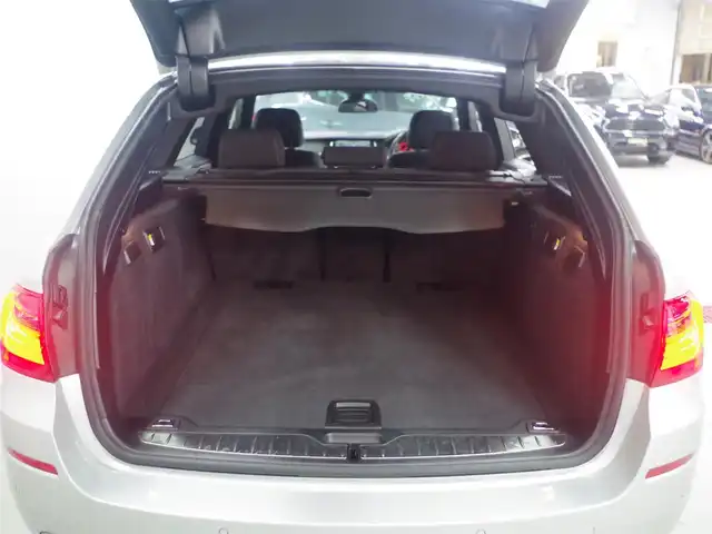ＢＭＷ ５２３ｉ ツーリング Mスポーツ 兵庫県 2016(平28)年 3.5万km グレイシャーシルバー 純正ナビ/バックカメラ/フルセグTV/ETC/ドライビングアシストプラス/ACC/LDW/衝突回避被害軽減ブレーキ/パワーバックドア/パドルシフト/アルカンターラコンビネーションシート/前席パワーシート/コンフォートアクセス/純正18インチAW/アダプティブLEDヘッドライト