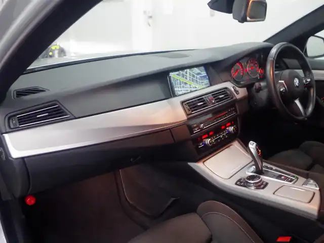 ＢＭＷ ５２３ｉ ツーリング Mスポーツ 兵庫県 2016(平28)年 3.5万km グレイシャーシルバー 純正ナビ/バックカメラ/フルセグTV/ETC/ドライビングアシストプラス/ACC/LDW/衝突回避被害軽減ブレーキ/パワーバックドア/パドルシフト/アルカンターラコンビネーションシート/前席パワーシート/コンフォートアクセス/純正18インチAW/アダプティブLEDヘッドライト